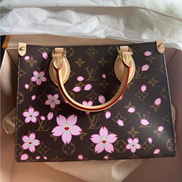 LV x MURAKAMI OnTheGo Cherry blossom pm - Picture 3 of 8